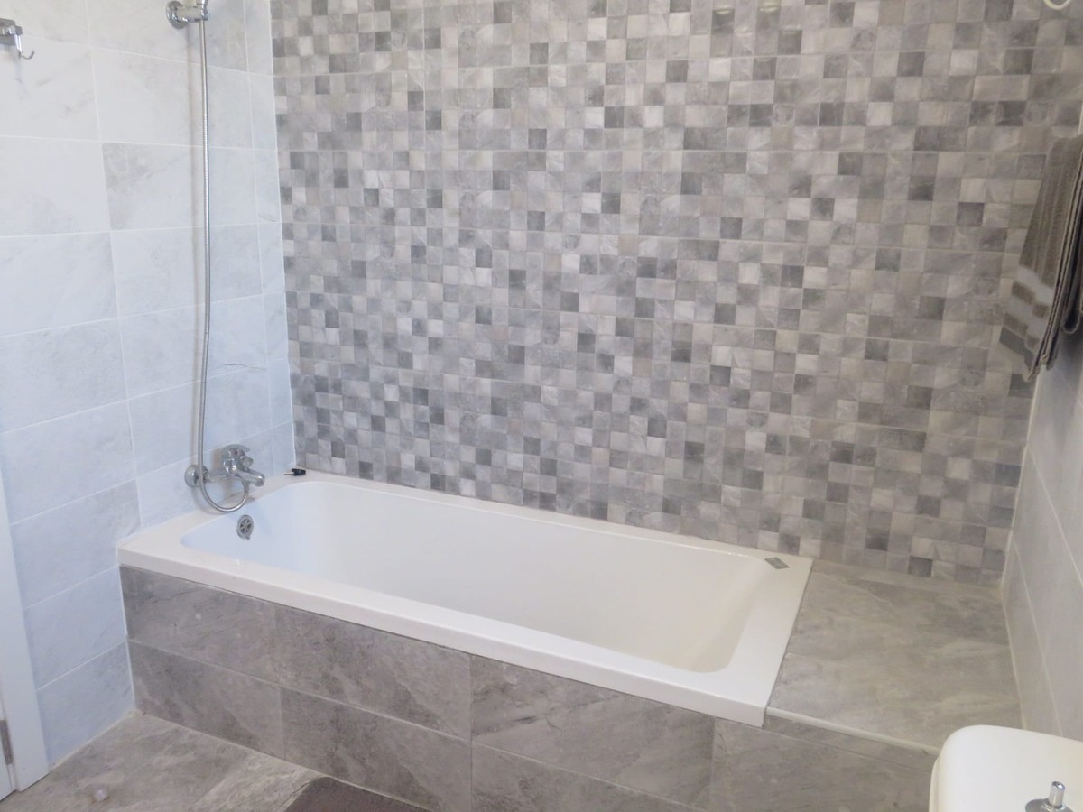 2 Bedroom Ensuite Apartment for Long Let in Marsaxlokk - €1,300/month photo 10