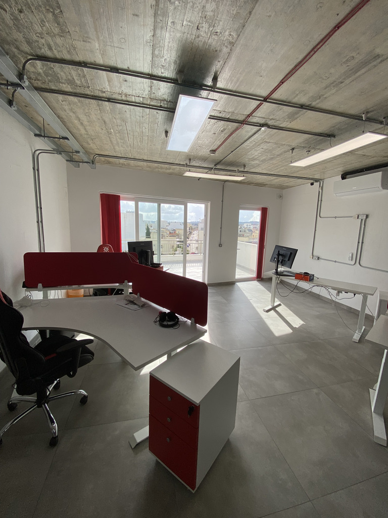Office for Long Let in Mosta - €2,000/month photo 10