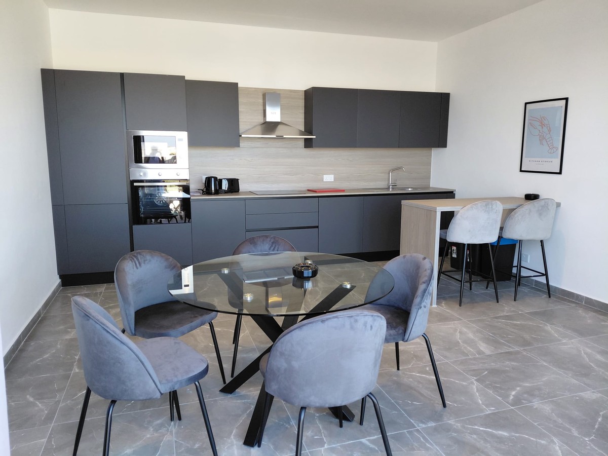 Designer-Finished 3-Bedroom Penthouse in Lija photo 3