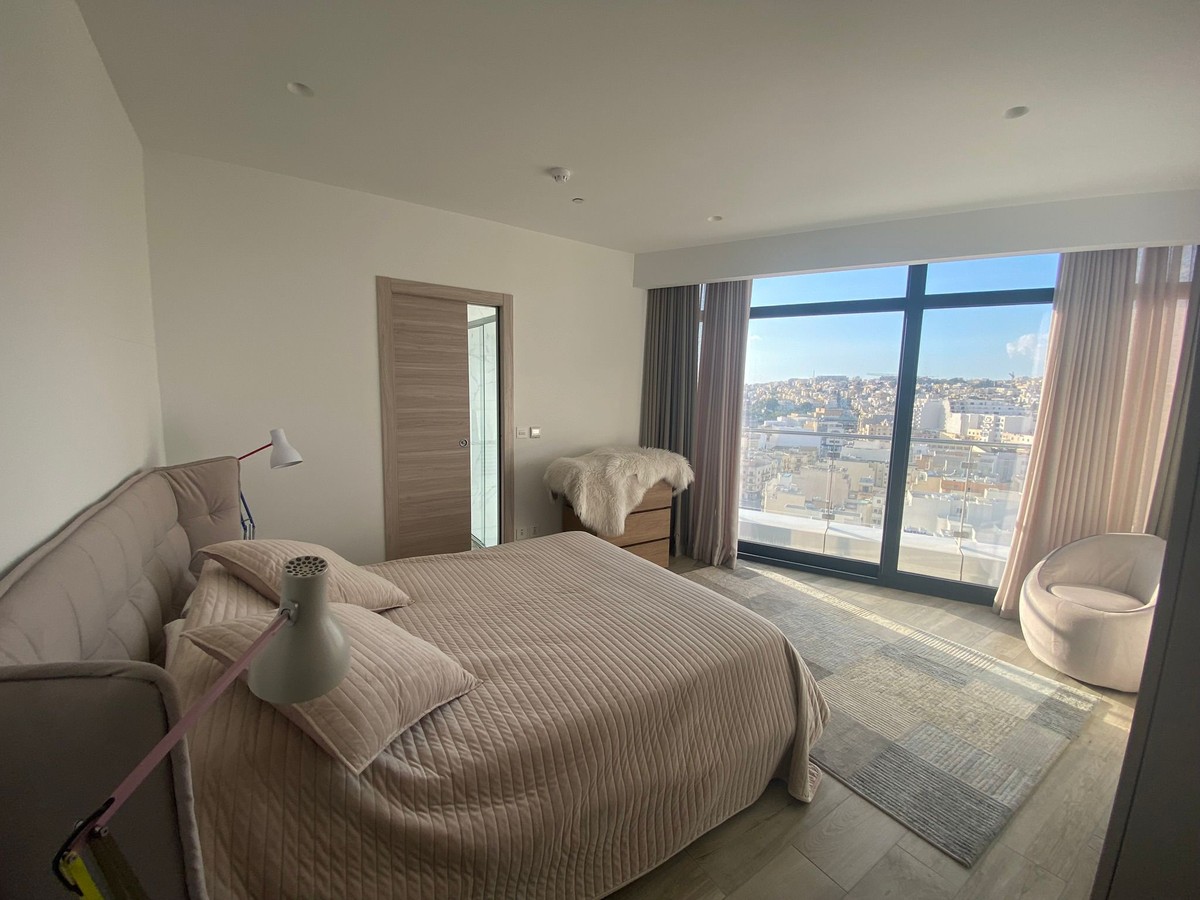 Spectacular Designer Finished 3-Bedroom Apartment with Panoramic Views in Gzira photo 6