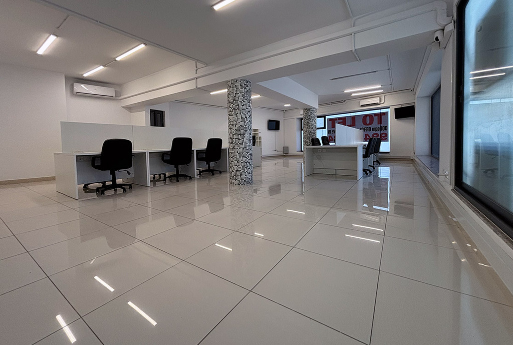Office for Long Let in San Ġwann - €4,500/month photo 8