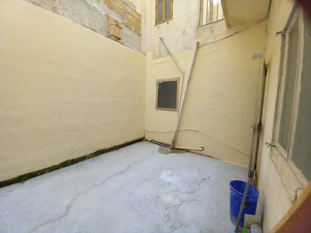 Garage for Long Let in Gżira - €900/month photo 5