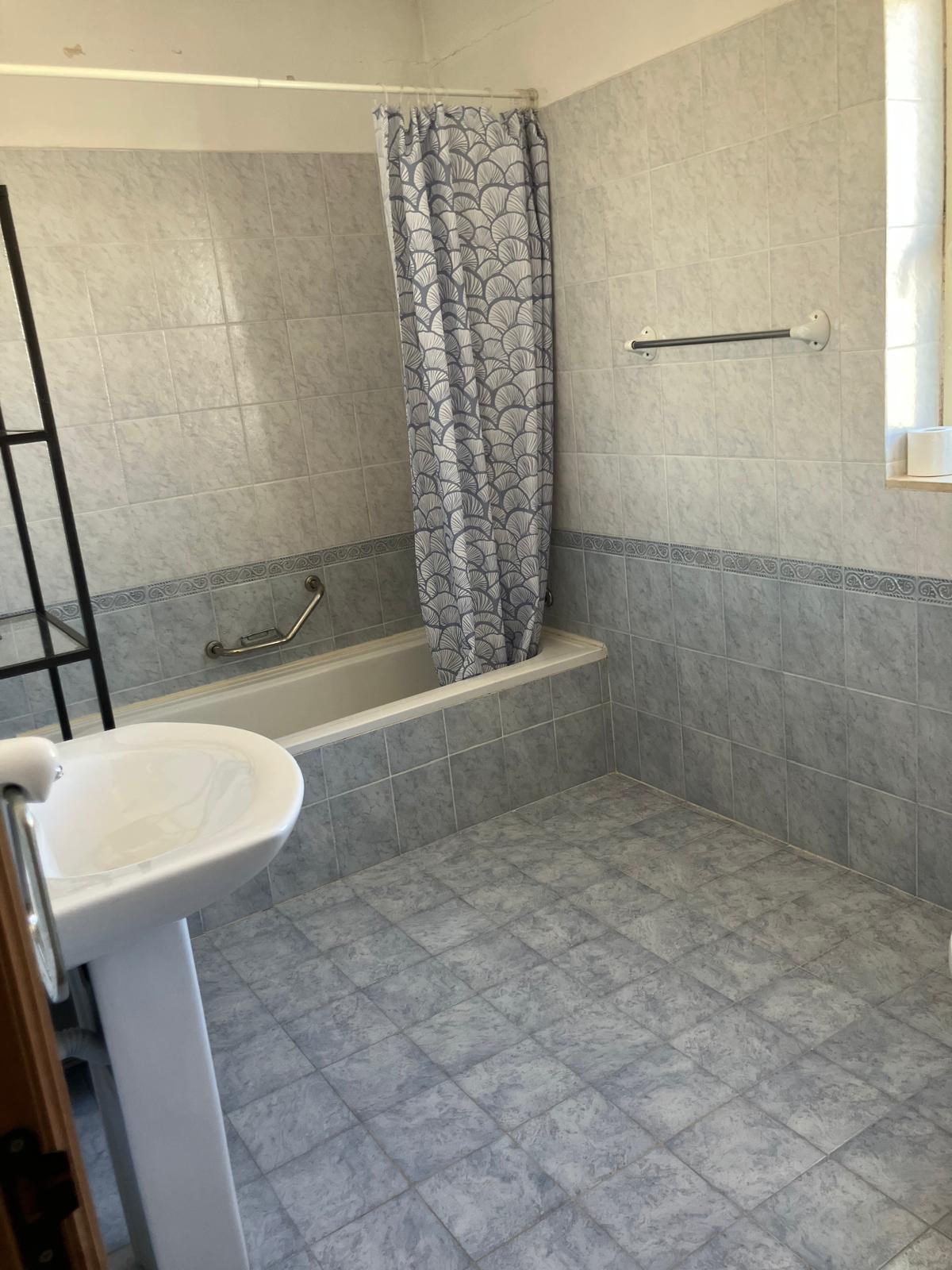Beautifully Furnished 2-Bedroom Penthouse with Sea Views in St Julians photo 6