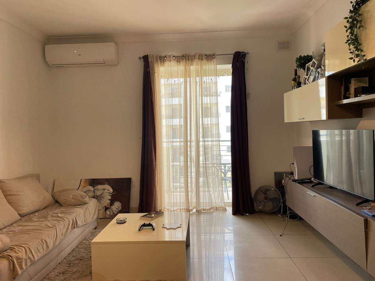 Spacious Modern 90 sqm 1-Bedroom Apartment in Gzira photo 2