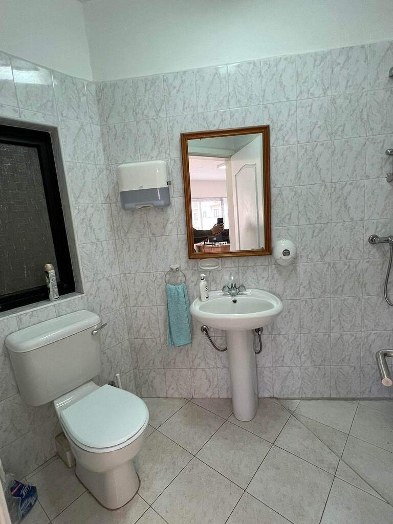 Office for Long Let in Gżira - €1,100/month photo 6