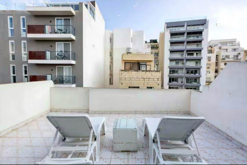 1 Bedroom Penthouse for Long Let in St. Julian's - €1,500/month photo 8