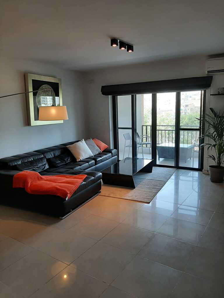 3 Bedroom Apartment for Long Let in Pietà - €1,800/month