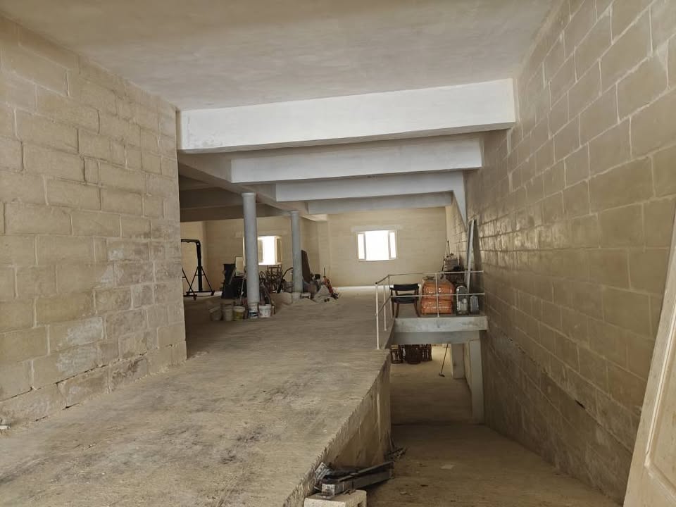 Massive Commercial Premises 463sqm Warehouse in Hamrun photo 3