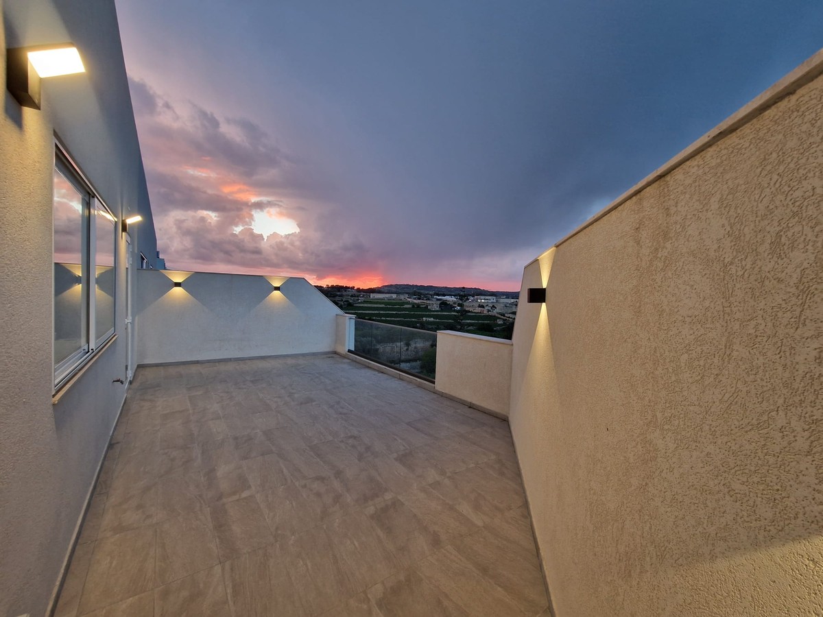 3 Bedroom Penthouse for Long Let in Qrendi - €1,800/month photo 6
