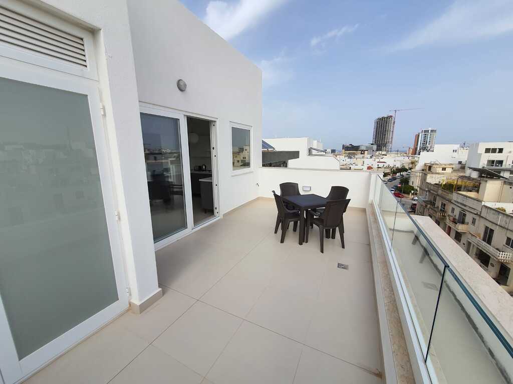 2 Bedroom Penthouse for Long Let in Swieqi - €1,900/month