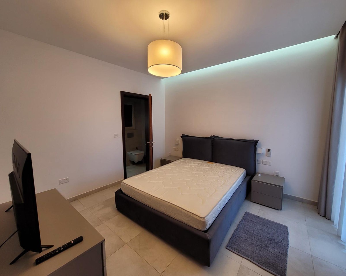 Stunning Seafront 2-Bedroom Apartment with A Large Terrace in Sliema photo 6