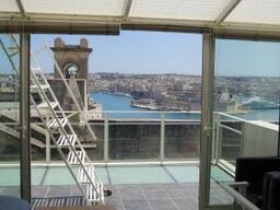 Stunning Townhouse with Panoramic Grand Harbour Views in Valletta photo 8