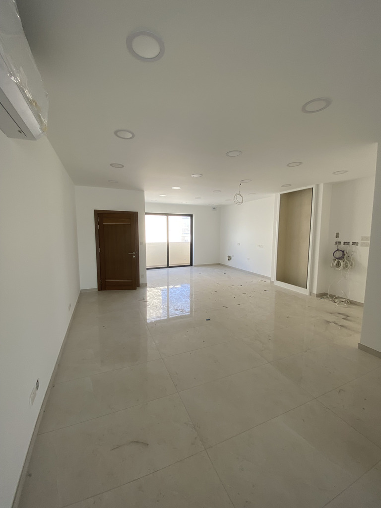 Office for Long Let in Iklin - €1,200/month photo 2