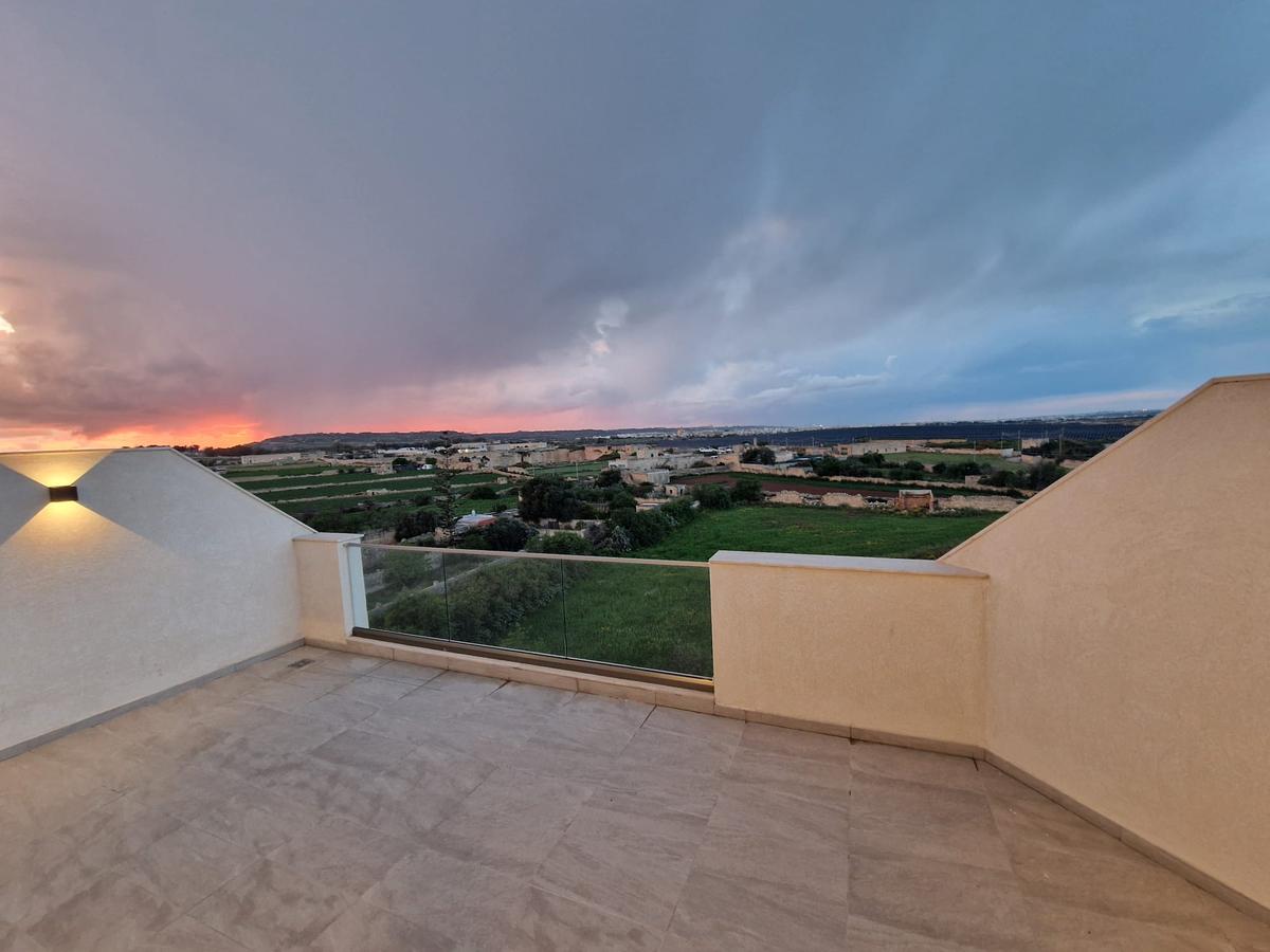 3 Bedroom Penthouse for Long Let in Qrendi - €1,800/month