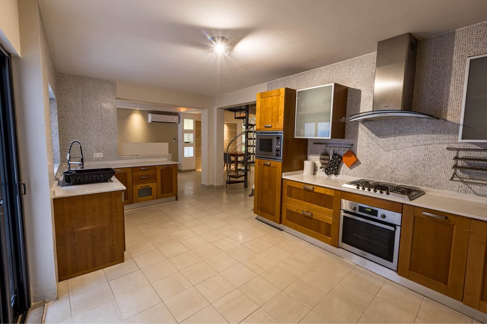 Spacious 4-Bedroom Duplex Maisonette with Large Terraces & 2.5-Car Garage in Kappara photo 4