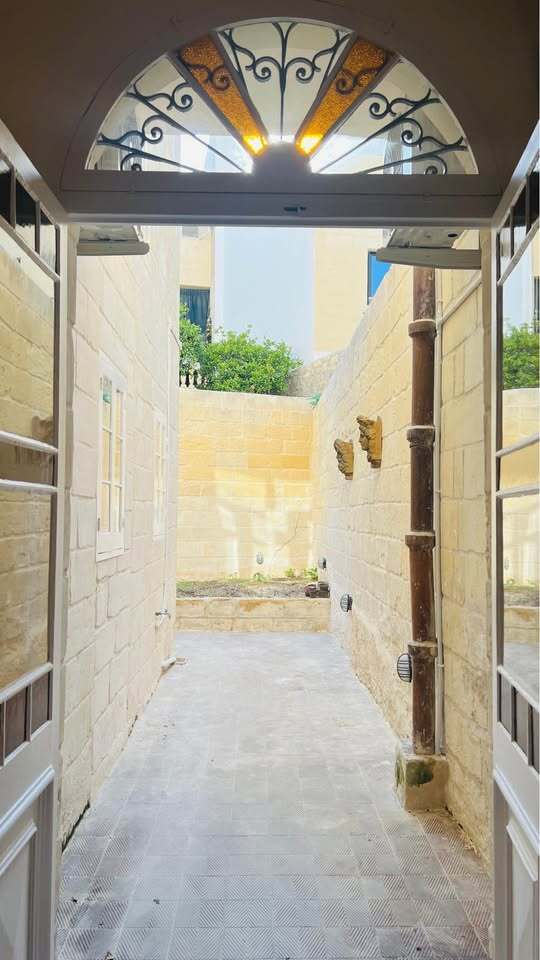 3 Bedroom Townhouse for Long Let in Sliema - €3,200/month