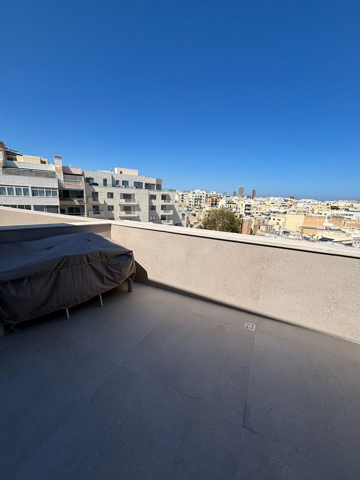 2 Bedroom Ensuite Penthouse for Long Let in Sliema - €2,500/month