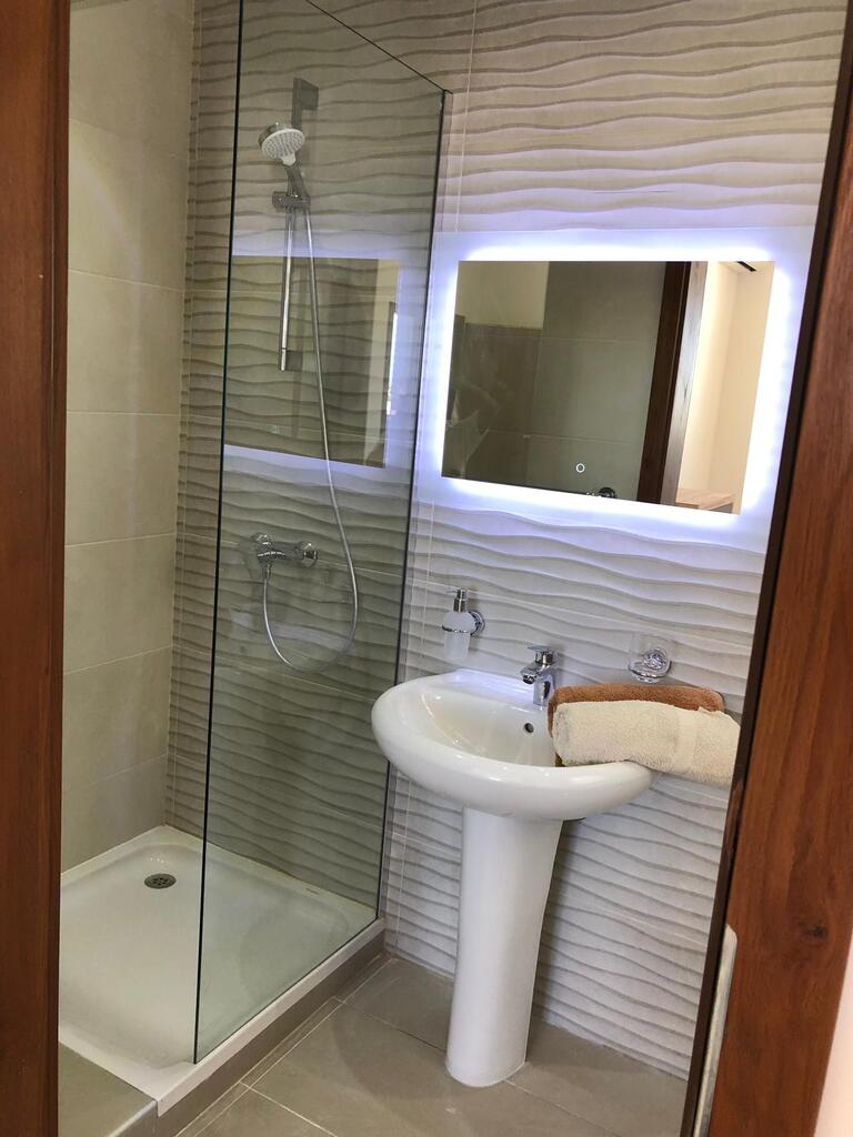 2 Bedroom Penthouse for Long Let in Swieqi - €2,500/month photo 10