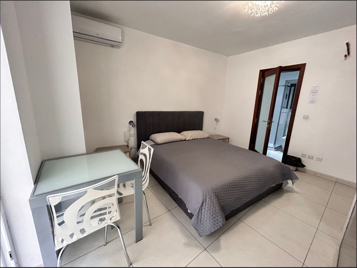 Modern 2-Bedroom Apartment in Balluta Bay St Julians photo 3