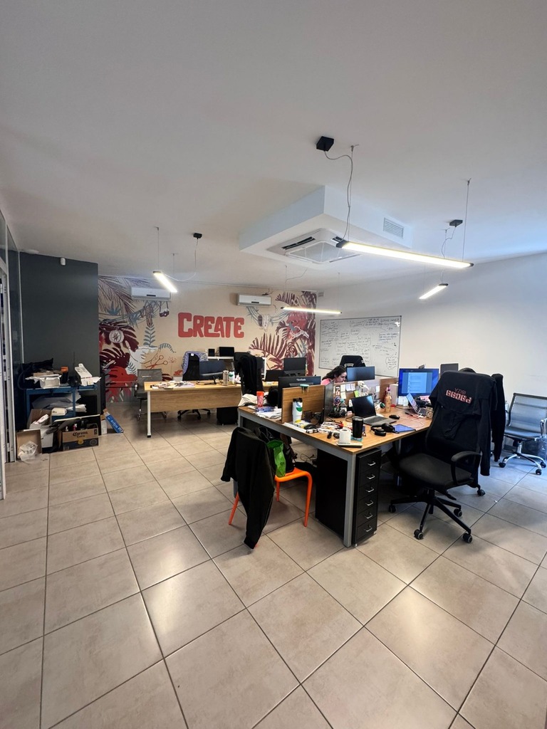 Office for Long Let in Santa Venera - €1,500/month photo 5