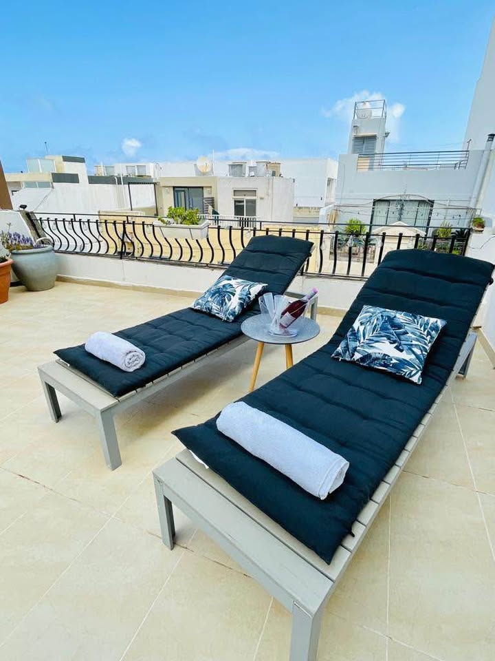 3 Bedroom Ensuite Penthouse for Long Let in Baħar iċ-Ċagħaq - €2,000/month