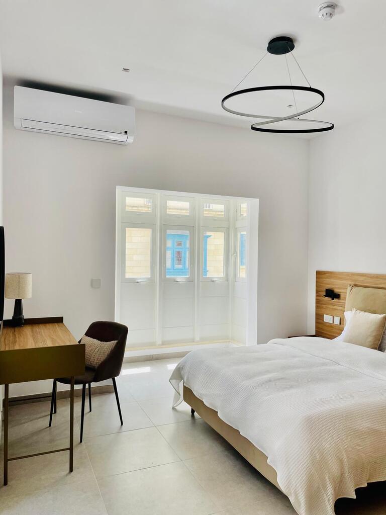 2 Bedroom Penthouse for Long Let in Gżira - €2,200/month photo 6