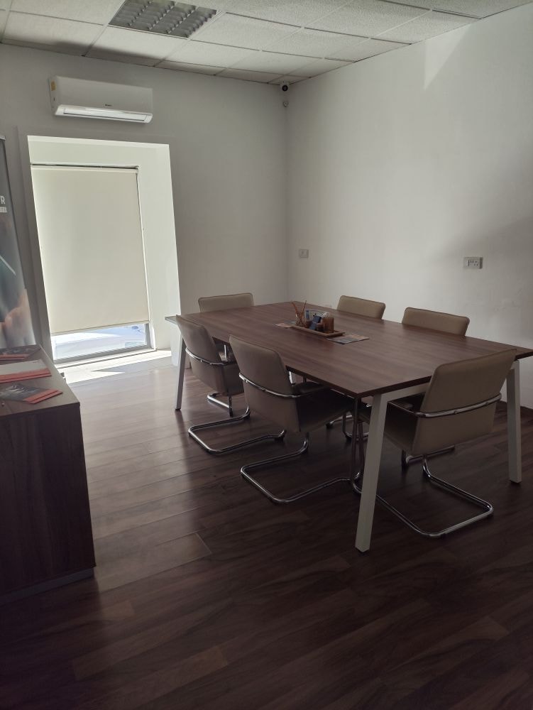Office for Long Let in Iklin - €1,500/month photo 3