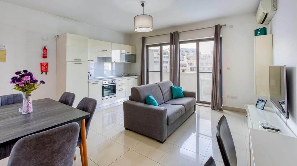 1 Bedroom Penthouse for Long Let in St. Julian's - €1,500/month photo 4