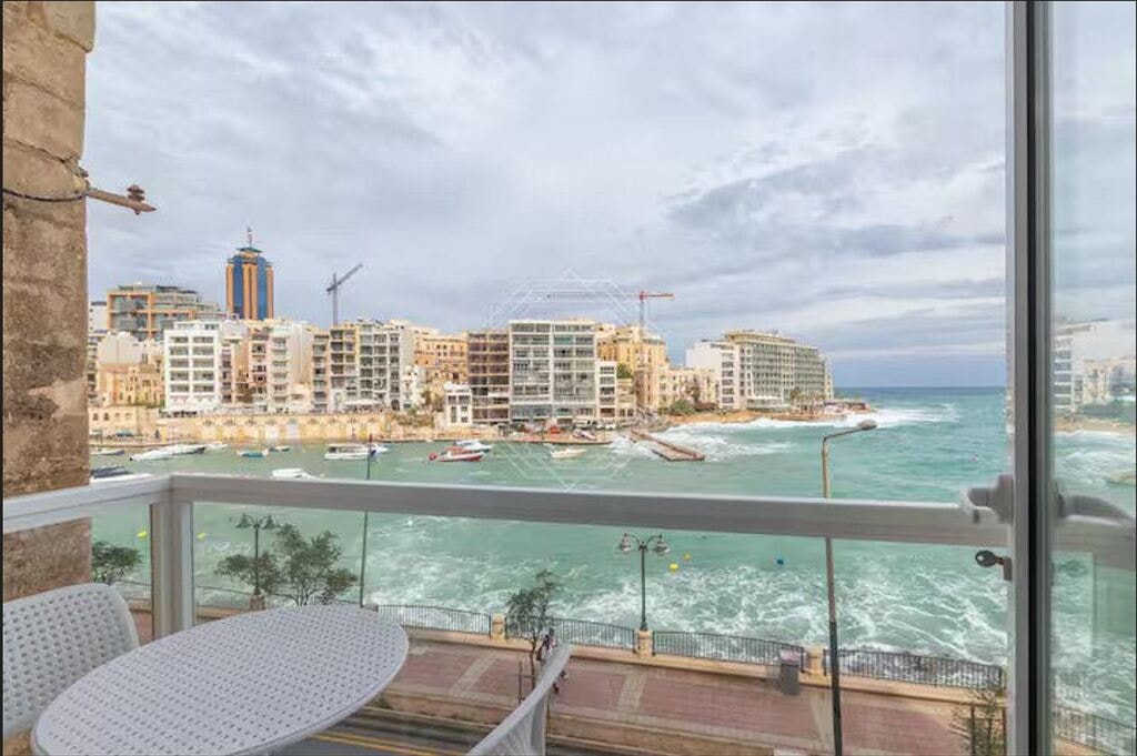 2 Bedroom Apartment for Long Let in St. Julian's - €2,000/month