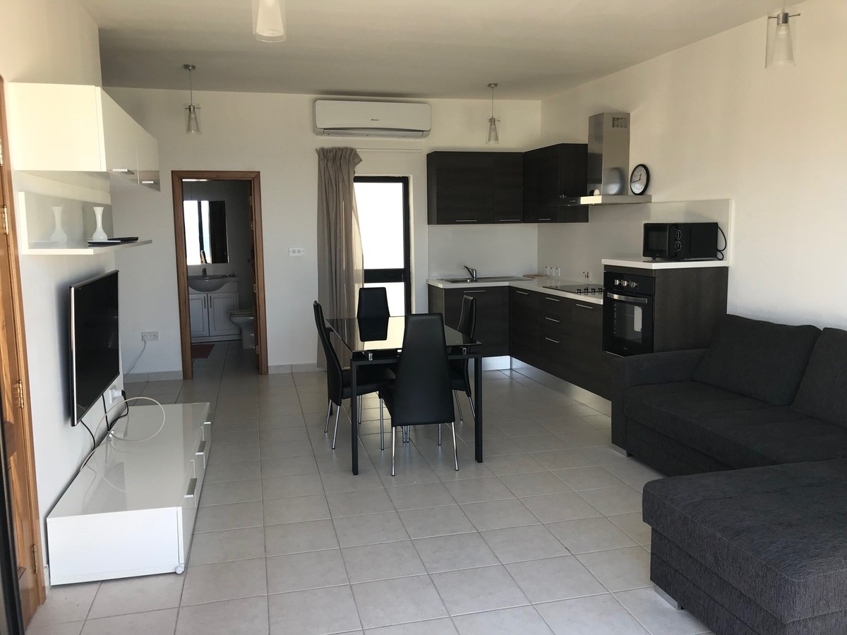 Stunning 2-Bedroom Penthouse with Sea Views in St Julians photo 2