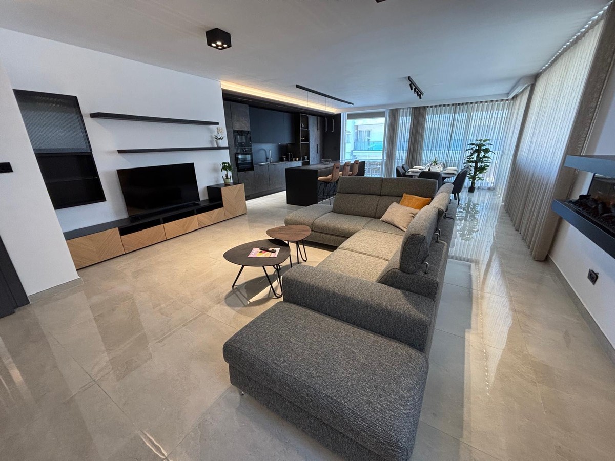 Luxury Furnished 3-Bedroom Sea View Apartment in Qawra photo 2