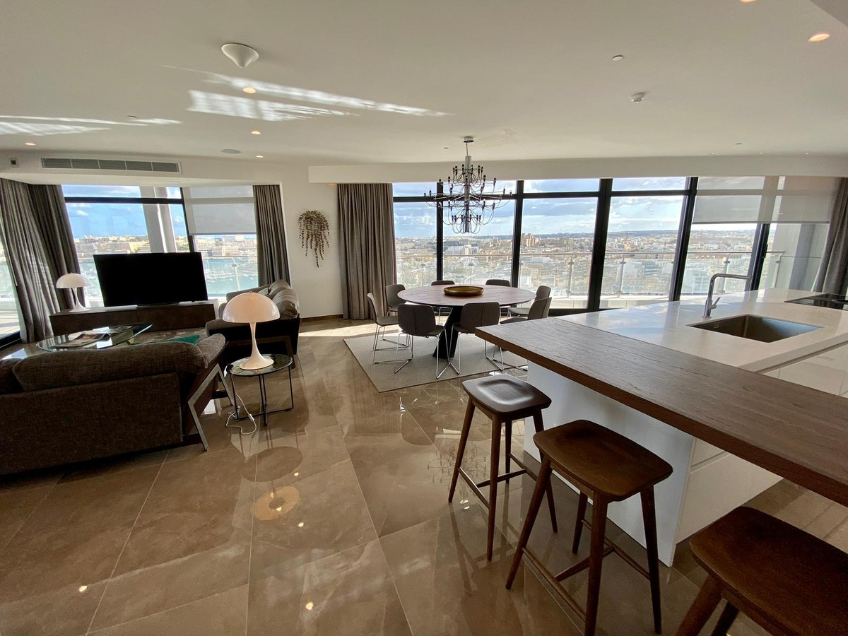 Spectacular Designer Finished 3-Bedroom Apartment with Panoramic Views in Gzira photo 3