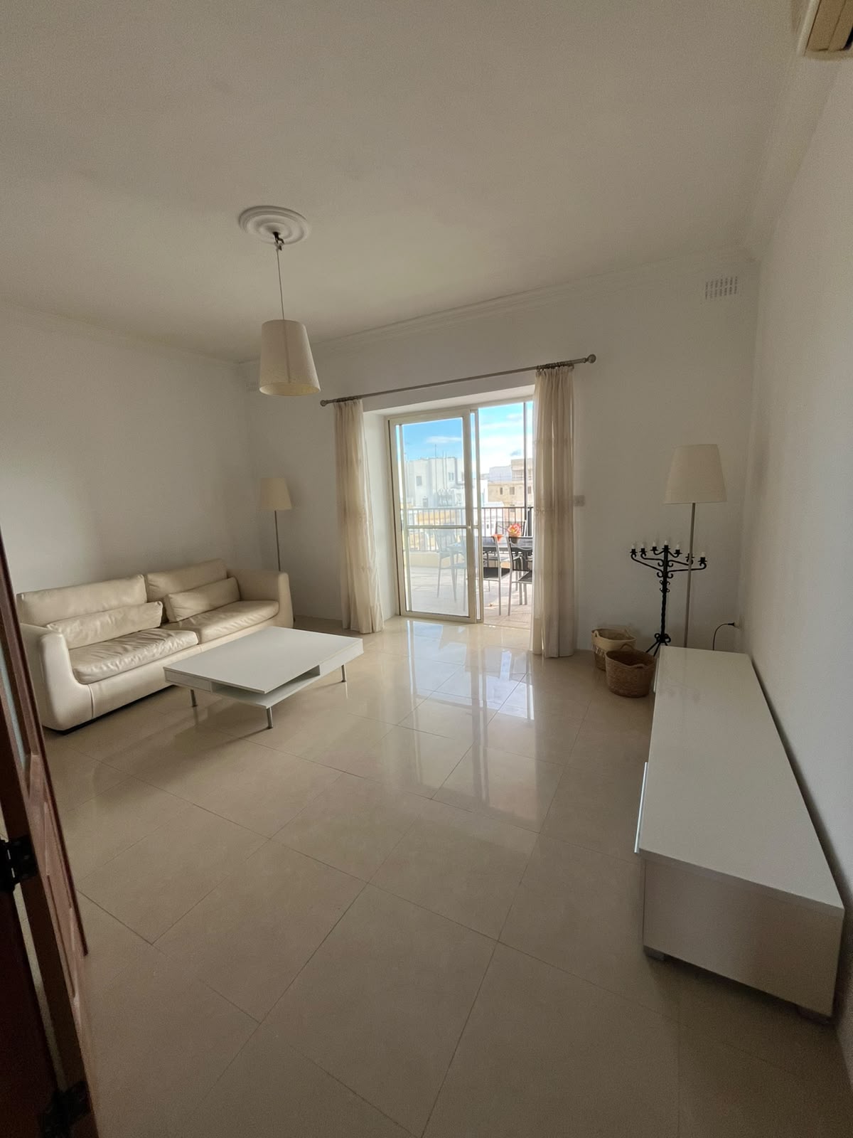 Beautifully Furnished 2-Bedroom Penthouse with Sea Views in St Julians photo 3