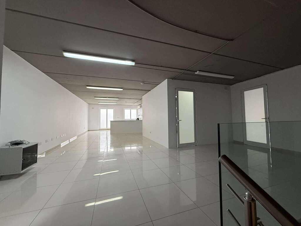 Office for Long Let in Għargħur - €1,900/month photo 4