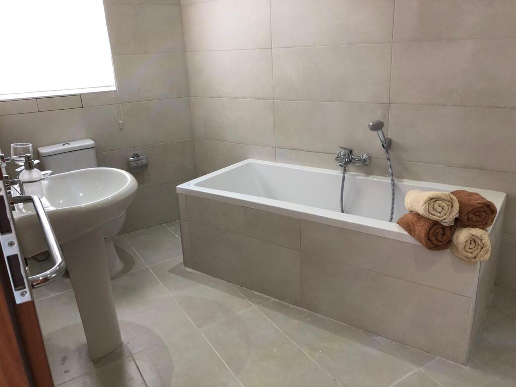 2 Bedroom Penthouse for Long Let in Swieqi - €2,500/month photo 8