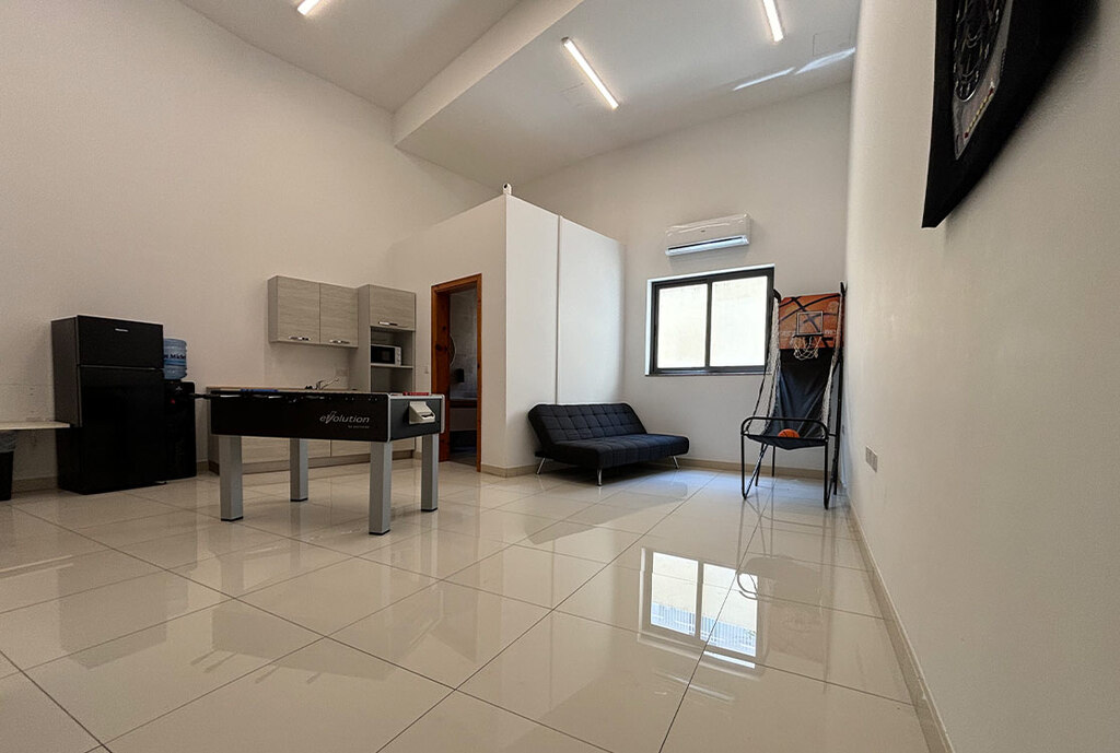 Office for Long Let in San Ġwann - €4,500/month photo 5
