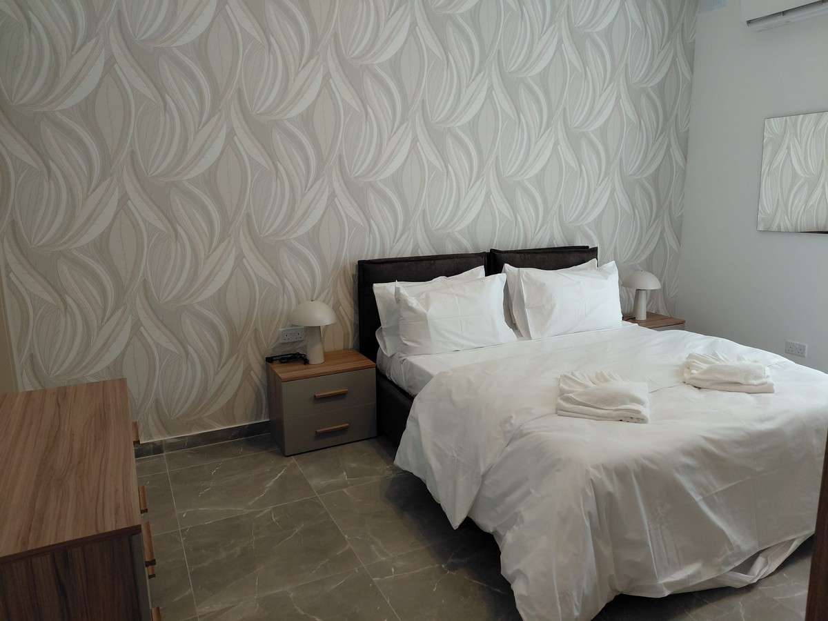 Designer-Finished 3-Bedroom Penthouse in Lija photo 6