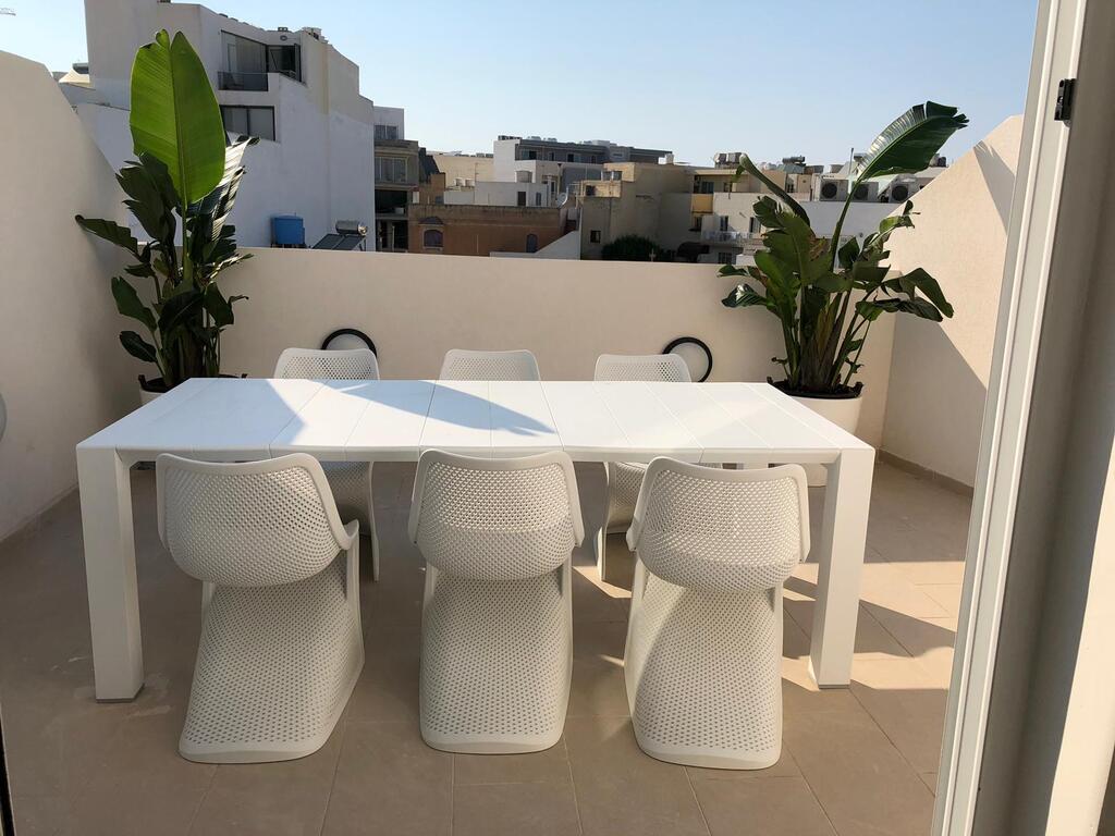 2 Bedroom Penthouse for Long Let in Swieqi - €2,500/month