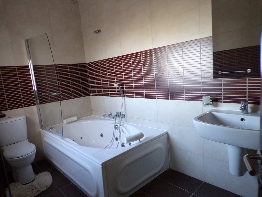 6 Bedroom Villa for Long Let in Madliena - €6,000/month photo 9