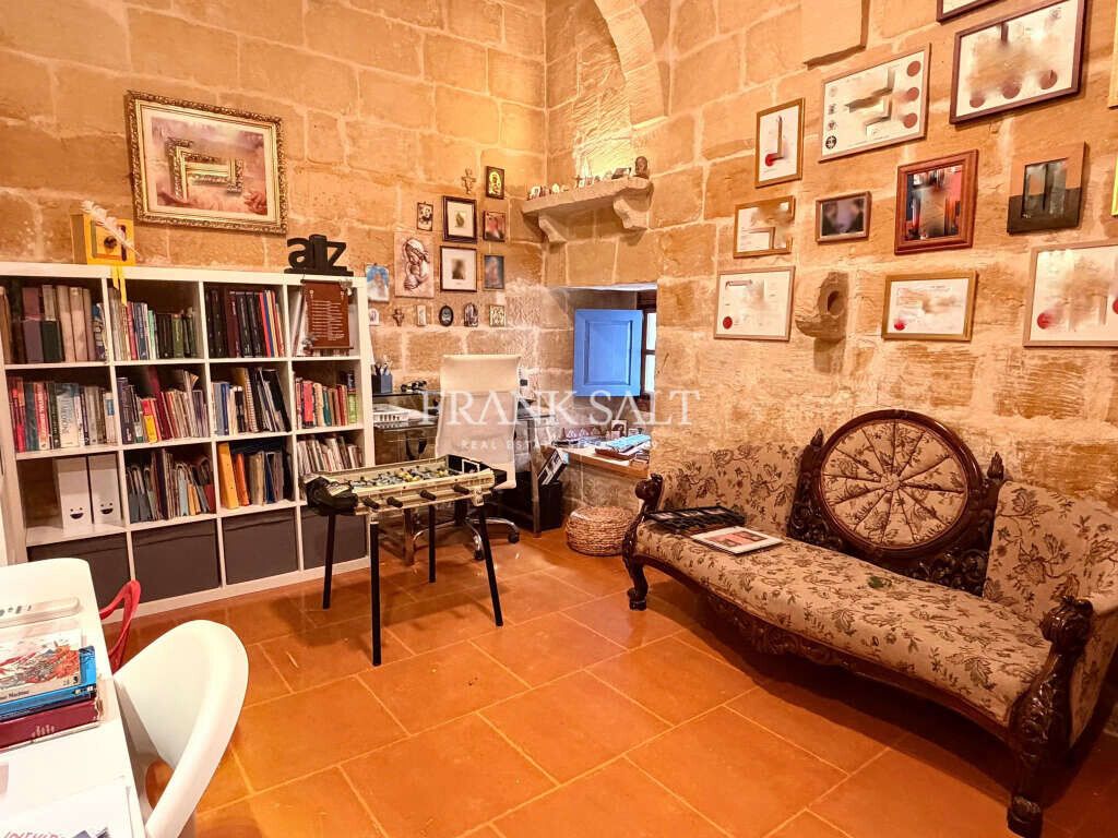 3 Bedroom House of Character for Long Let in Mosta - €2,500/month photo 4