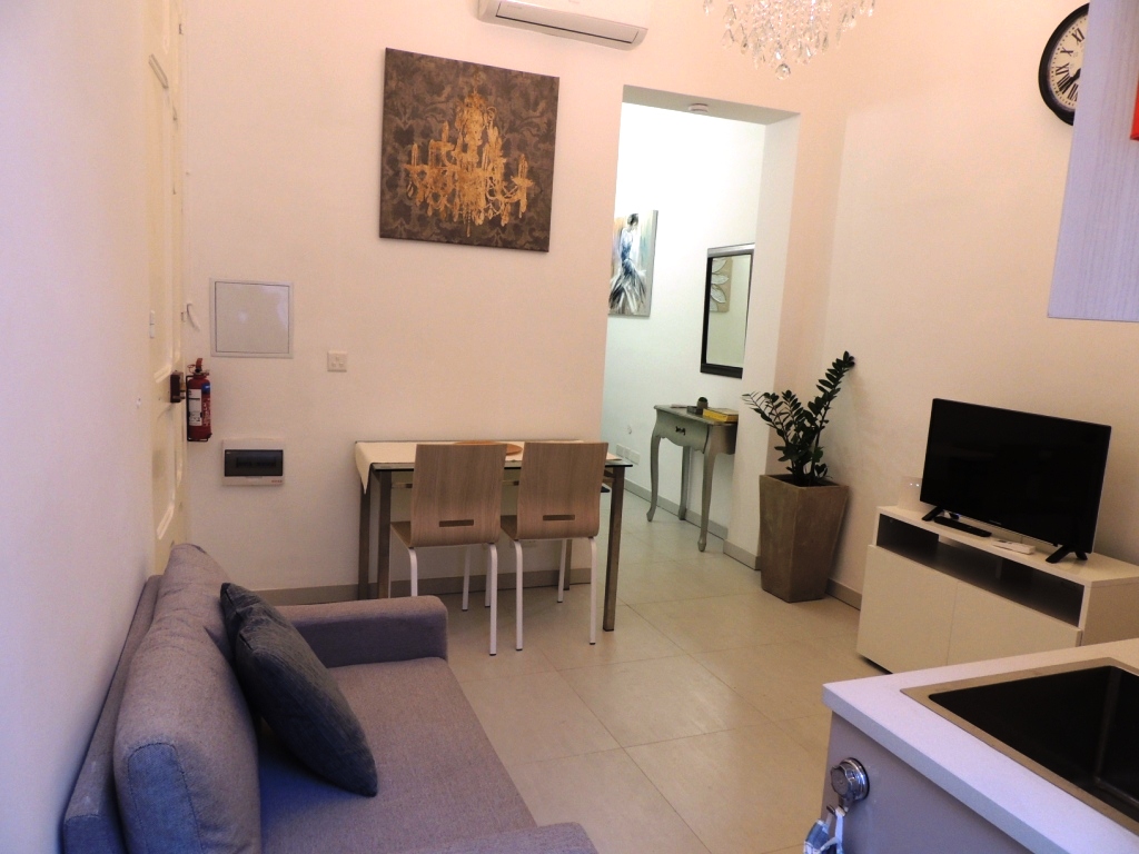 1 Bedroom Apartment for Long Let in Valletta - €1,100/month photo 4