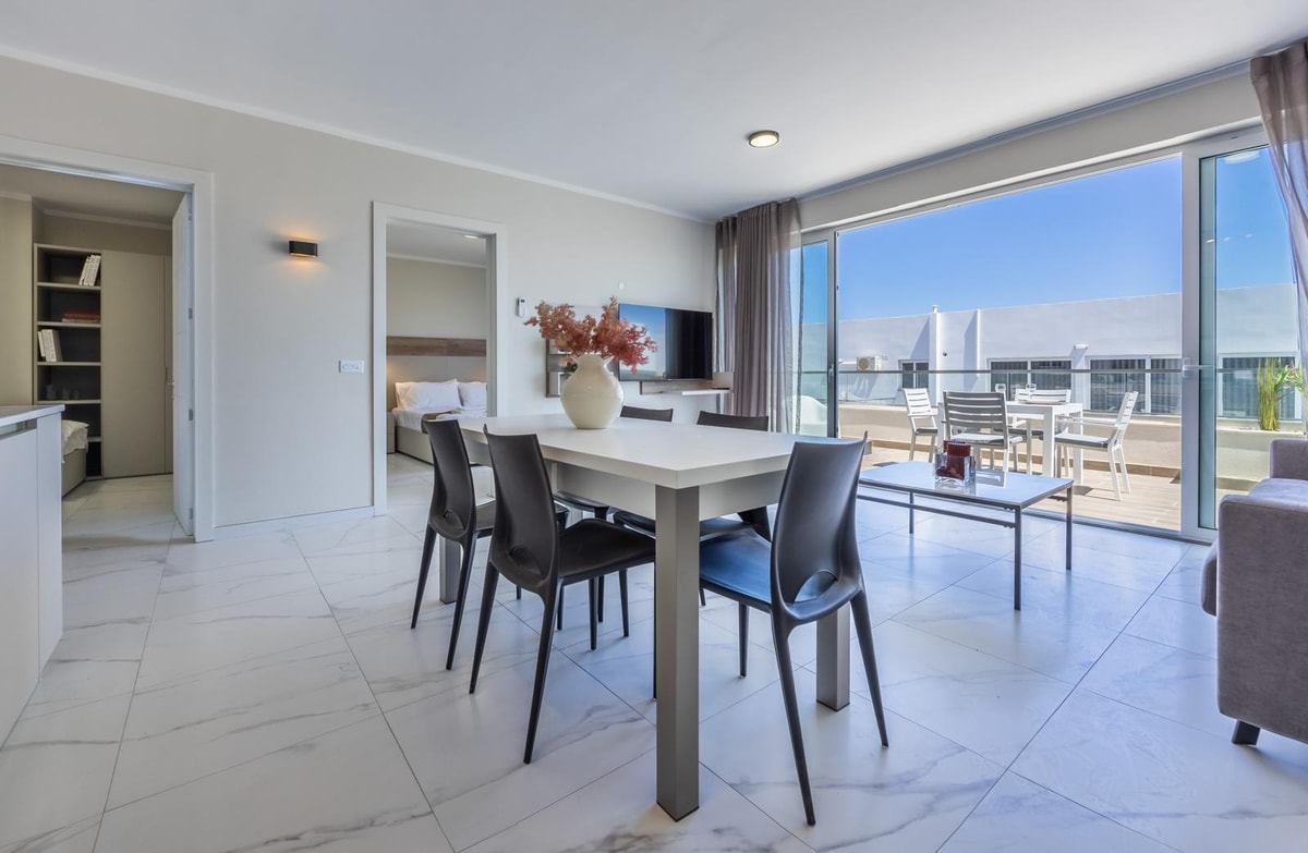 Stunning Modern 3-Bedroom Penthouse with Sea Views in Qawra photo 2