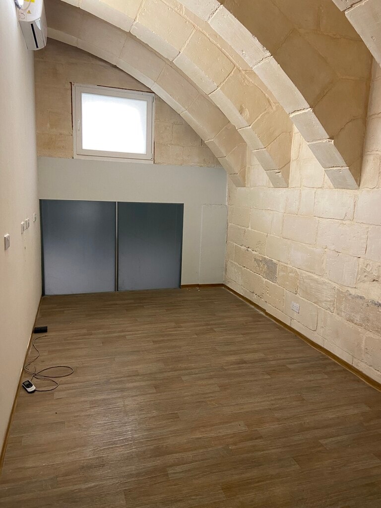 Office for Long Let in Valletta - €5,800/month photo 6