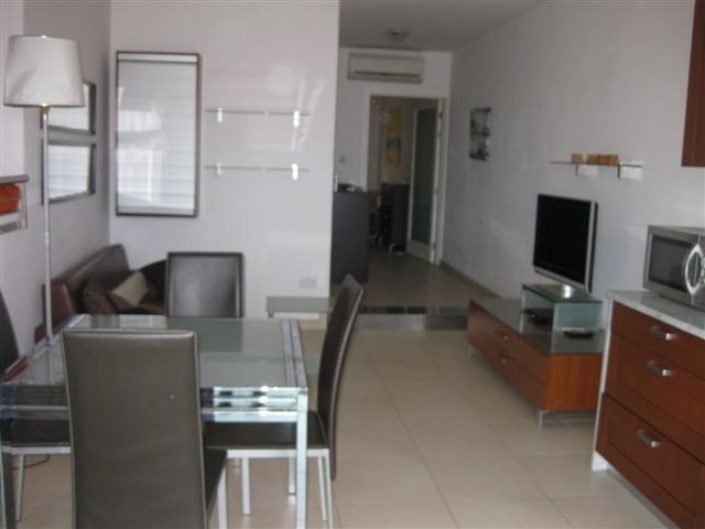 Modern 1-Bedroom Apartment on the Strand in Gzira photo 2