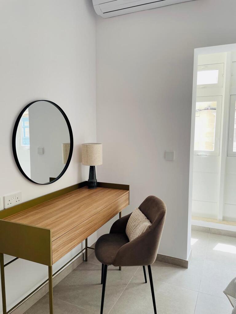 2 Bedroom Penthouse for Long Let in Gżira - €2,200/month photo 8