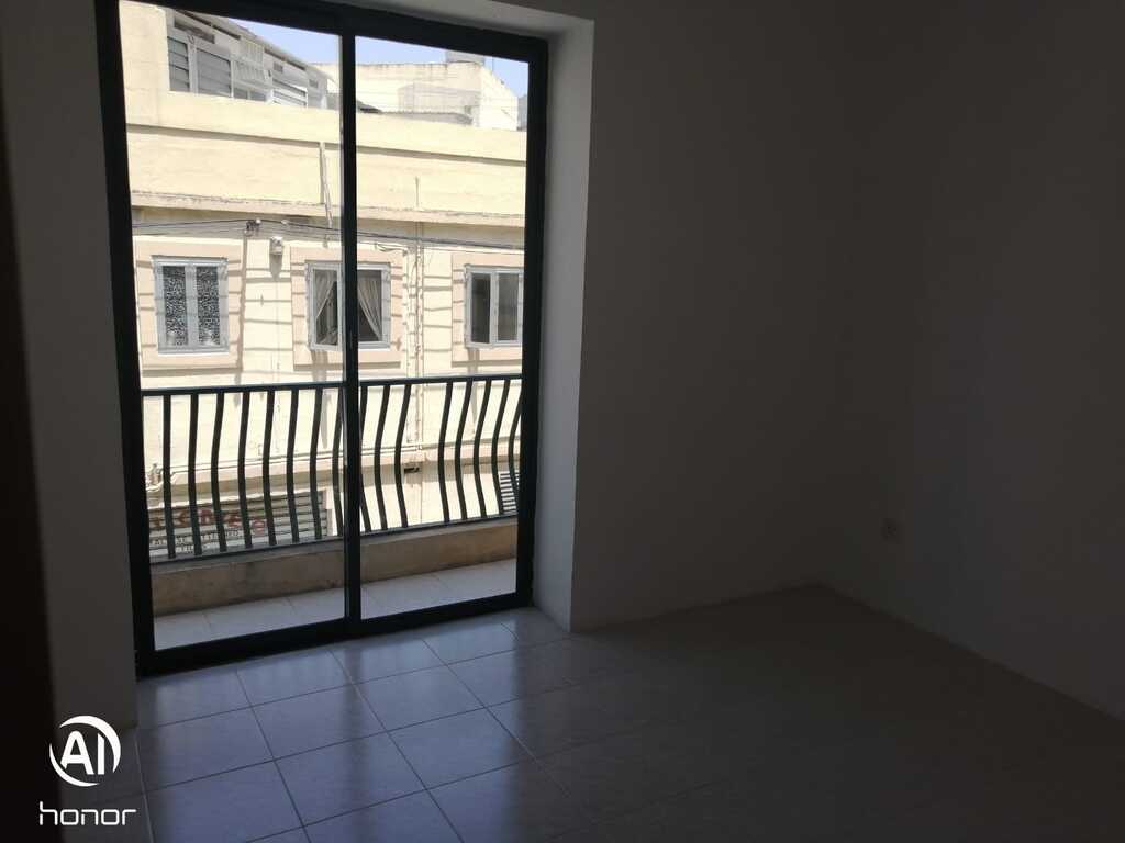 Office for Long Let in San Ġwann - €1,000/month photo 10