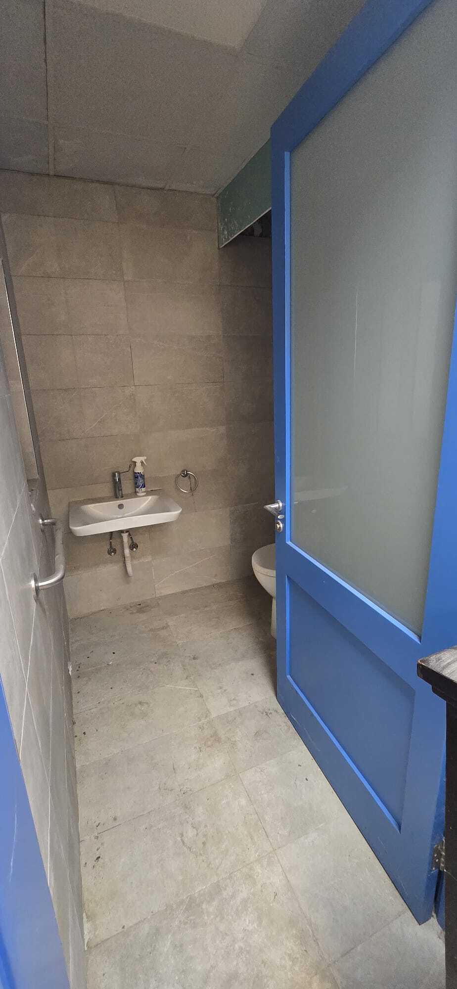 Office for Long Let in Valletta - €2,000/month photo 3