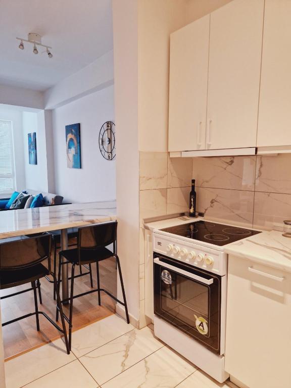 Ultra-Modern Apartment in St Julian’s, Malta – Perfect for 4 Guests photo 3