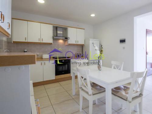 1 Bedroom Apartment for Long Let in Marsaskala - €1,300/month photo 5