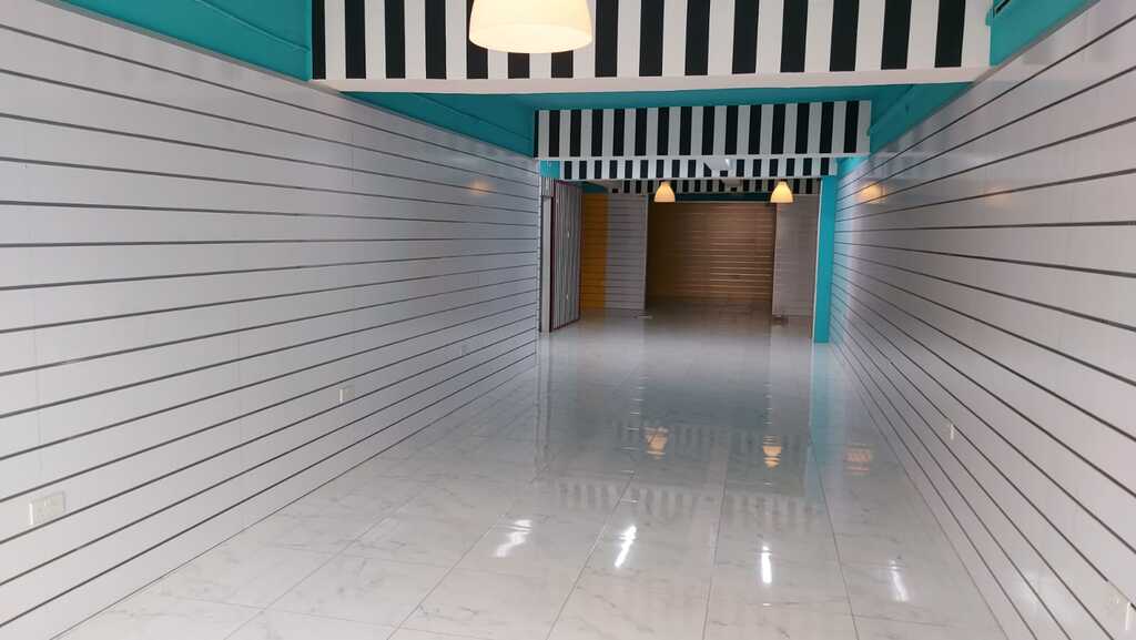 Shop for Long Let in Gżira - €2,800/month